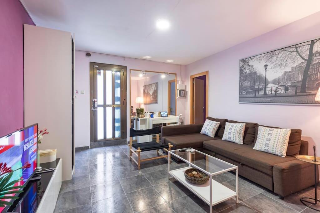 Subway Station Apartment Near Camp Nou L'Hospitalet de Llobregat Exterior photo
